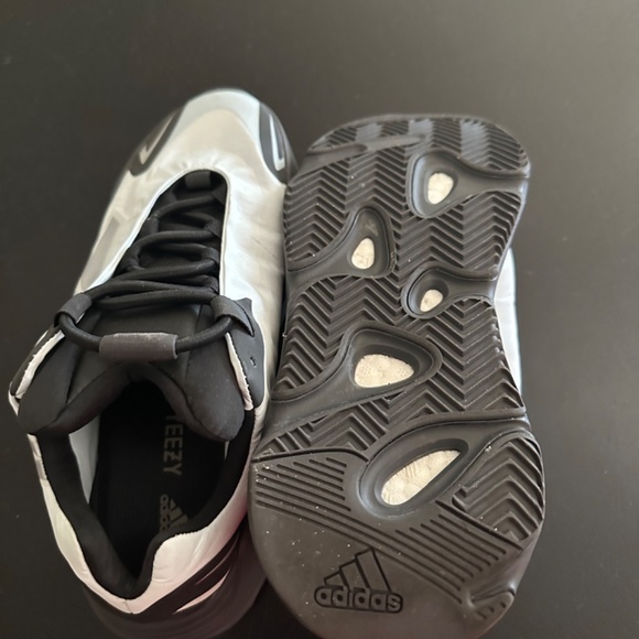 Yeezy - Picture 3 of 3